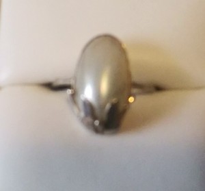 lot 2643 image: Sterling Silver & Mother of Pearl Ring Size 7