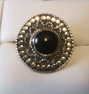 lot 2644 image: Sterling Silver Onyx Ring Size 6