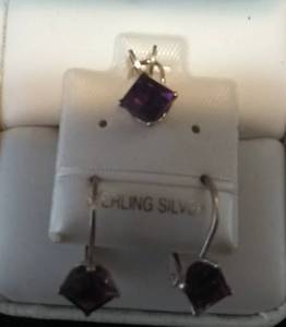 lot 2672 image: Sterling Silver Amethyst Pendant & Earrings