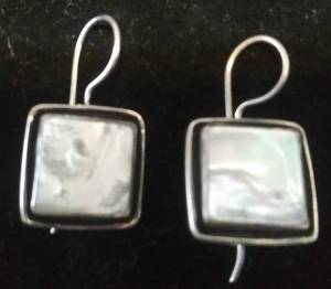 lot 2673 image: Sterling Silver Mother of Pearl Earrings