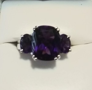 lot 2679 image: Beautiful Sterling Silver Amethyst Ring Size 7 Retail $250