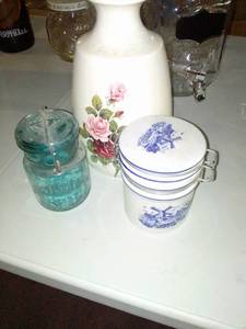 lot 553 image: Glassware