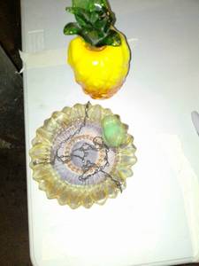 lot 555 image: Decorative glass