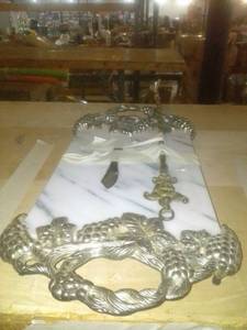 lot 562 image: antique cheese cutting board