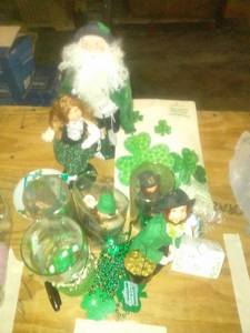 lot 575 image: St. Patricks day collectibles