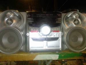 lot 609 image: jvc stereo system