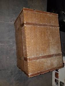 lot 627 image: old wooden chest