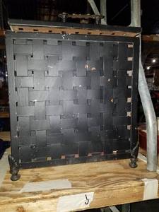 lot 628 image: box decoration