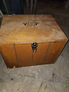 lot 641 image: wooden box