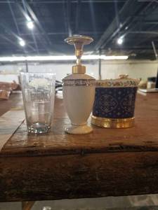 lot 819 image: Glassware