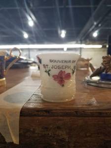 lot 820 image: Saint joseph souvenir glass