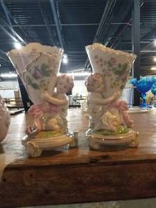 lot 823 image: Decorative Glassware