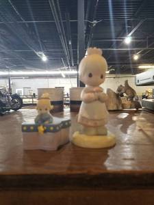 lot 827 image: Precious moments star box and mommy I love you