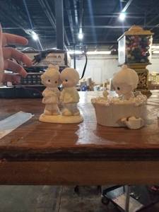 lot 830 image: Precious moments decor