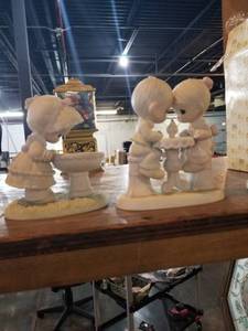 lot 831 image: Precious moments decor