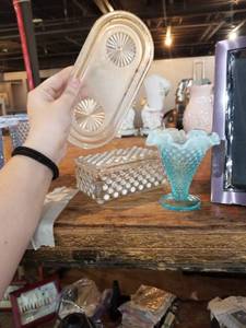 lot 841 image: Glassware