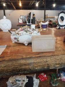 lot 843 image: Glassware