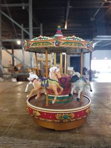 lot 863 image: Small carousel decor