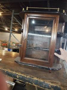 lot 865 image: medicine cabinet