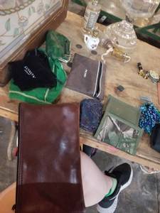 lot 868 image: Wallet small bags