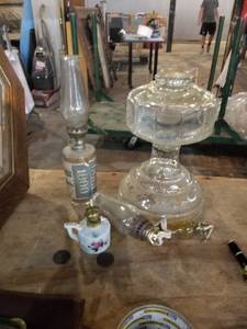 lot 869 image: Oil lamps