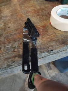 lot 881 image: Can opener