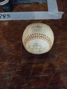 lot 886 image: Detroit Tigers signed baseball