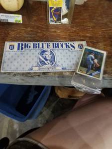 lot 888 image: Royals Bug Blue bucks 1992 and baseball cards