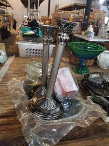 lot 906 image: Assortment of metalware