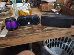 lot 910 image: Speakers