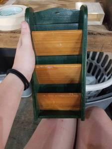 lot 914 image: small holder for things like index cards or small items