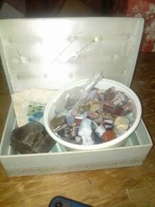 lot 929 image: Assortment of stones and little box