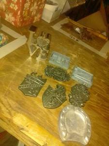 lot 933 image: Assortment of metal decor