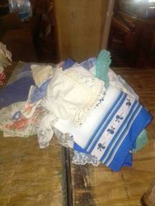 lot 936 image: Random assortment of fabric