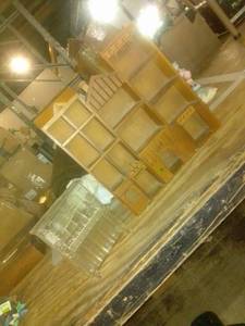 lot 957 image: Piano bank and building wall decor