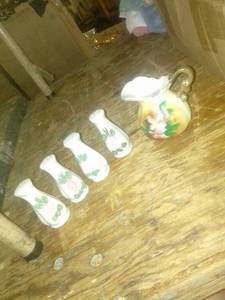 lot 962 image: Floral glass decor