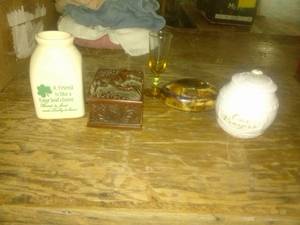 lot 965 image: Glass decor