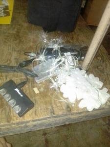 lot 971 image: Random assortment of items