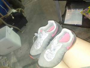 lot 975 image: Nike shoes size 5Y