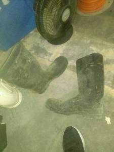 lot 979 image: Steel toe slip resistant boots size 10