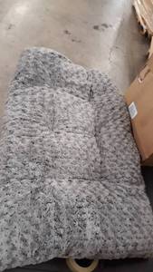 lot 55081 image: GREY FUZZY DOG BED
