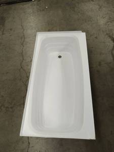 lot 55390 image: Lippert Componets 209683 White 24 Rught Handed Bath Tub