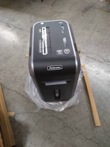 lot 61618 image: FELLOWES 99ci PAPER SHREDDER -Black POWERS ON