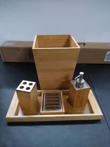 lot 65793 image: WOODEN BATH SET 5PCS