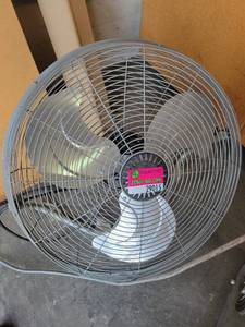 lot 29015 image: 20in Metal Fan