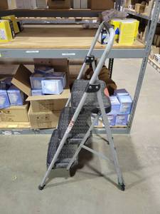 lot 29018 image: Step Right Step Stool