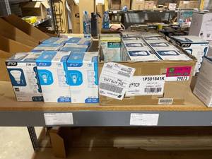 lot 29073 image: assorted flood light bulbs