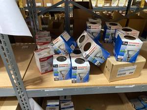 lot 29115 image: assorted halogen spot bulbs