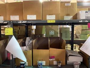 lot 29130 image: assorted plug in halogen bulbs