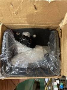 lot 29160 image: 6 Yoke Mounts